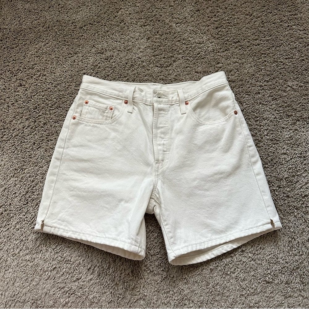 Levi's Women's 501 Mid Thigh Short Ecru Slit Hem